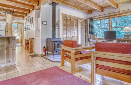 Government Camp House | Marshall Cabin - Meredith Lodging