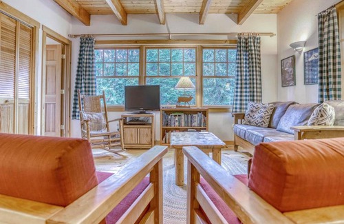 Government Camp House | Marshall Cabin - Meredith Lodging