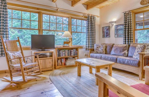 Government Camp House | Marshall Cabin - Meredith Lodging