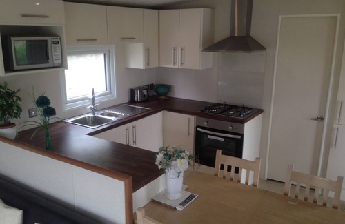 Barton-upon-Humber Cabin | MARSHLANDS LAKESIDE NATURE RETREAT