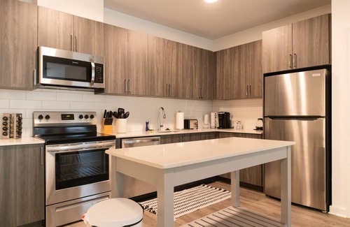 McLean Apartment | Marshmallow Light Oak 2BR 2BTH Tysons w Amenities