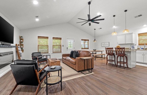Isabella House | Martha`s Lakeview Ranch