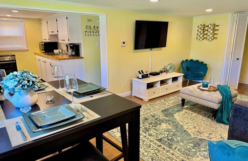 Vineyard Haven Apartment | Martha’s Vineyard Condo w/Pool minutes from Ferry