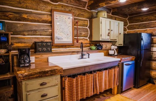 Martin City Cabin | Martin City Log Cabin, just a hop away from Glacier National Park