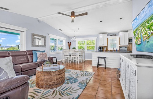 Marathon House | Martin's Bayside Bungalow: Waterfront Paradise Found! Spacious Marathon Home!