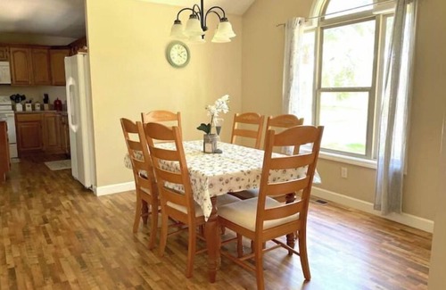 Martin House | π Martin TN 3 Bedroom Home Close to UTM