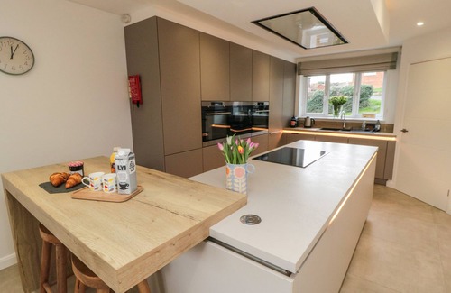 Aislaby Cottage | MARTINDALE COTTAGE, pet friendly, with a garden in Sleights