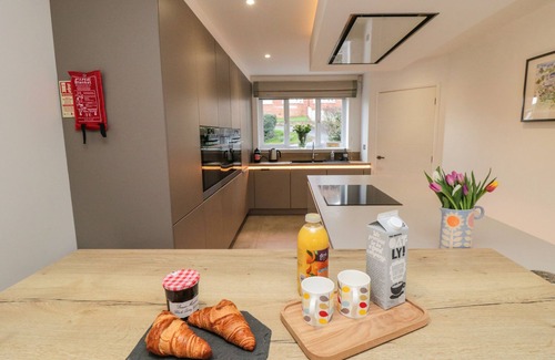 Aislaby Cottage | MARTINDALE COTTAGE, pet friendly, with a garden in Sleights