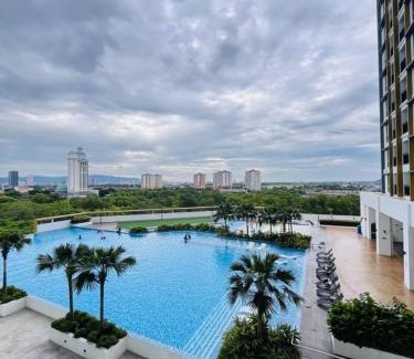 Bandar Perda Apartment | Marvel Theme Family Escape - Infinity Pool, Ps5, Indoor-Cinema with Balcony - M4