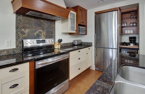 Canmore Condo | Marvellous Mountain Condo – Pool & Hot Tub