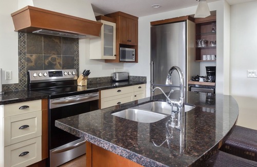 Canmore Condo | Marvellous Mountain Condo – Pool & Hot Tub