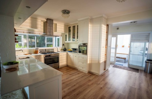 Cape Peninsula House | Marvelous 5-bedroom house with WiFi, pool, beach and more in Cape Town