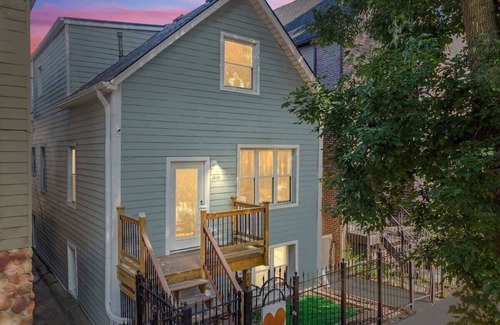 Logan Square House | Marvelous 5-bedroom house with AC in Chicago,very spacious and close to downtown