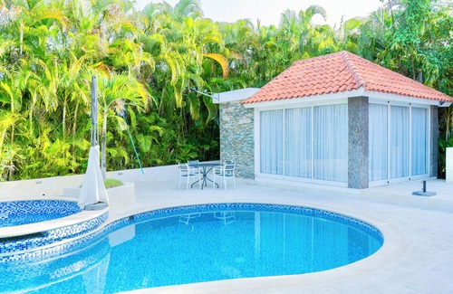 Juan Dolio Villa | Marvelous 5-bedroom villa with AC in Juan Dolio