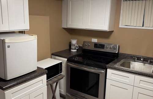 Alden Manor Apartment | Marvelous basement apartment with WiFi in Elmont