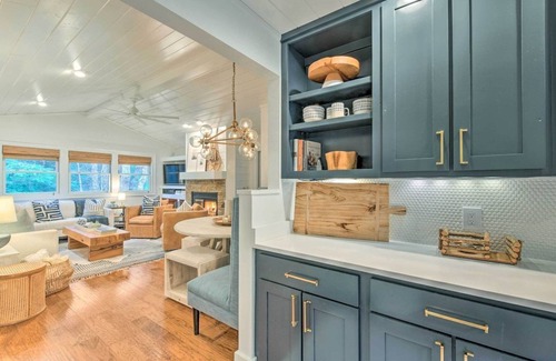 Village Walk Cabin | Marvelous Cottage in the Heart of Downtown Highlands, NC! -New Ownership