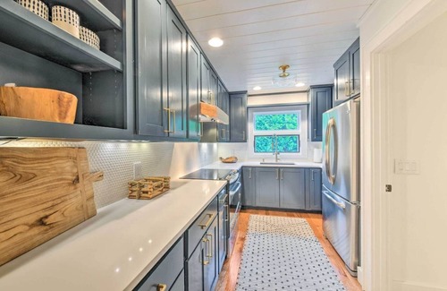 Village Walk Cabin | Marvelous Cottage in the Heart of Downtown Highlands, NC! -New Ownership