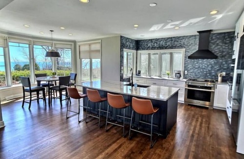 Mequon House | Marvelous in Mequon