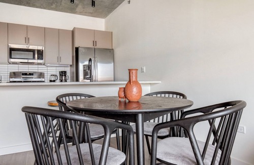 Killgubbin Apartment | Marvelous River North 1BR, nr Riverwalk, w/Yoga Studio, by Blueground