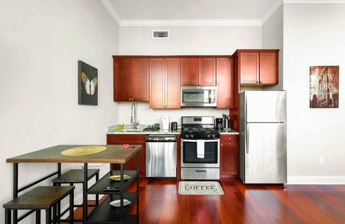 Olde Kensington Apartment | Marvelous Studio in Philly – Rooftop Pool & Gym