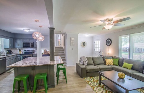Charlotte Apartment | Marvelously Modern .