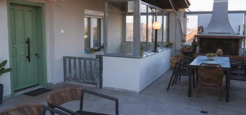 Exaplatanos House | Marvic House