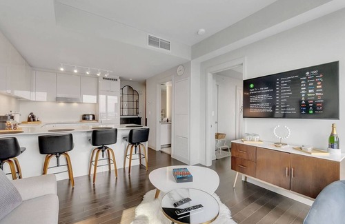 Downtown Edmonton Apartment | Mary - Downtown Luxury Suite with City Views