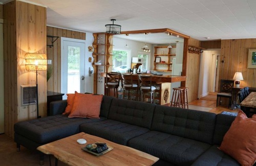 Port Sydney House | Mary Lake Sunset Lodge