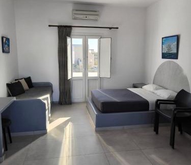 Perivolos Apartment | Mary Rooms