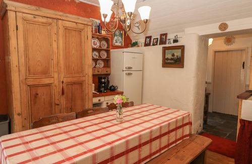 Cordal Cottage | MARY ROSE COTTAGE, pet friendly in Castleisland, County Kerry