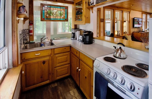 Port Albert Cottage | Mary's Cottage: Private And Cozy!