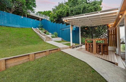 Gympie House | Mary's Manor - Luxurious & Stylish 3 Bedroom House - Pets Allowed!