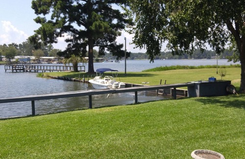 Manning House | Mary's Place​ -A waterfront home on Lake Marion