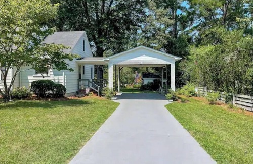 Warrenton Cottage | Mary's Place ❤ Bright 3BR with deck/private yard