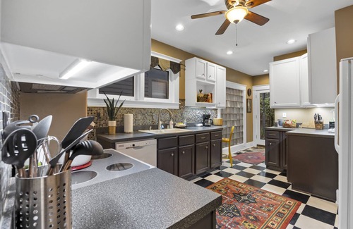 Deer Park House | MARYLAND HOUSE -HIGHLANDS - Charming koi pond, WALK TO ALL