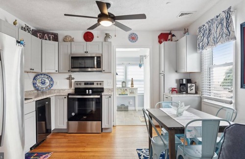 Issue Cottage | Maryland View. Charming 2-bedroom cottage, water view, walk to beac/boardwalk.