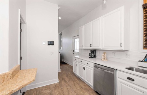 East Price Hill House | Maryland’s Incline Dist By Blackhouse – Chic 2 BDR