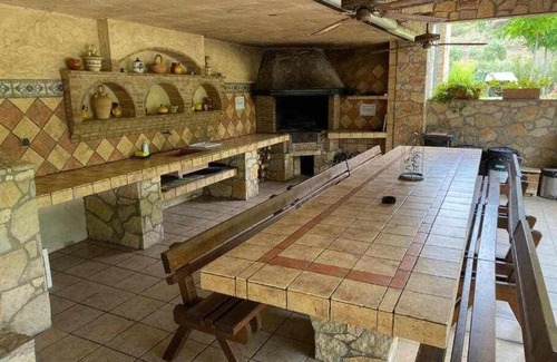 Riudecols House | Masía de piedra con piscina