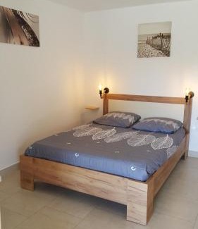 Saint-Andre-de-Cruzieres Bed & Breakfast | Mas de la berlusiere