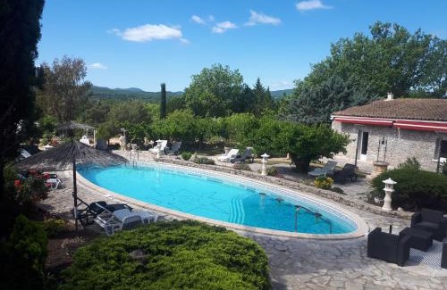 Saint-Andre-de-Cruzieres Bed & Breakfast | Mas de la berlusiere