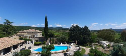 Saint-Andre-de-Cruzieres Bed & Breakfast | Mas de la berlusiere