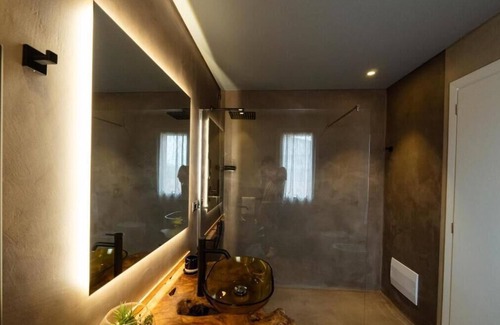 Briatico Apartment | Master bedroom with terrace