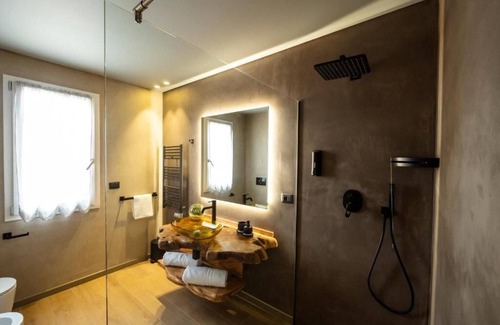 Briatico Apartment | Master bedroom with terrace
