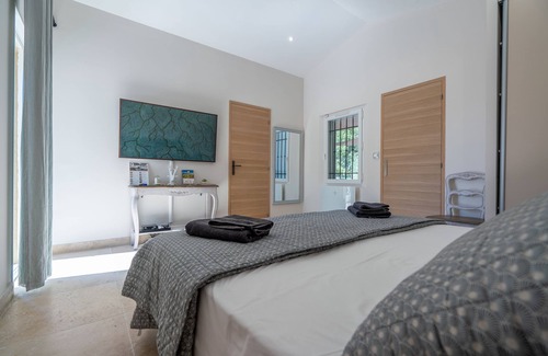 Lourmarin Bed & Breakfast | Mas La Cheneraie
