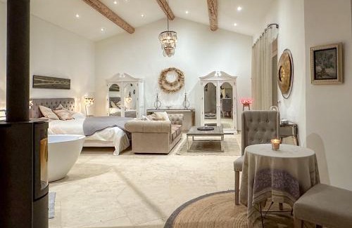 Murs Villa | Mas La Rose Sauvage - magnificent Luberon views