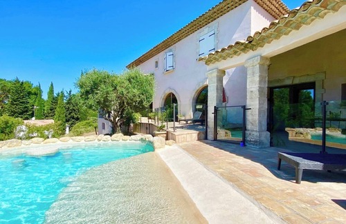 Poussan Villa | Mas provençal with infinity pool, pétanque court, billiards table
