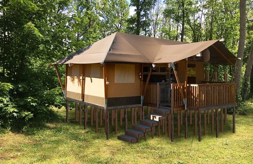 Sille-le-Philippe Ski Chalet | MASAI MARA Lodge Tent, home comforts and open-air pleasure