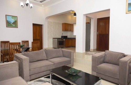 Oyster Bay Villa | Masaki Seaside Charm: Spacious Hideaway