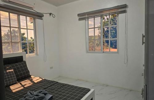 Sual House | Masamirey Hilltop Cottage with Mini Pool and Beach Access & WIFI - newly built March 2025