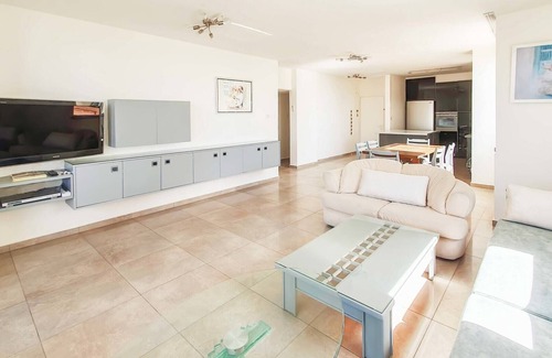 Bat Yam Apartment | Masaryk Musk - Three Bedroom Apartment, Sleeps 6